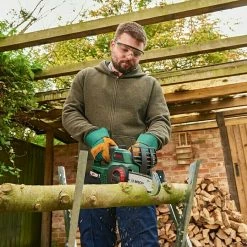 BAUHAUS Bosch 18 V Power For All Akku-Kettensäge UniversalChain 18 18 V, Li-Ionen, Ohne Akku, Schwertlänge: 20 Cm 11 BAUHAUS Bosch 18 V Power For All Akku-Kettensäge UniversalChain 18 18 V, Li-Ionen, Ohne Akku, Schwertlänge: 20 Cm -Bosch Shop 12 1584